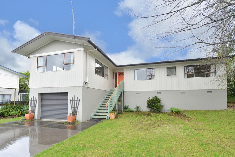 Photo of property in 1 Curlew Place, One Tree Point, 0118