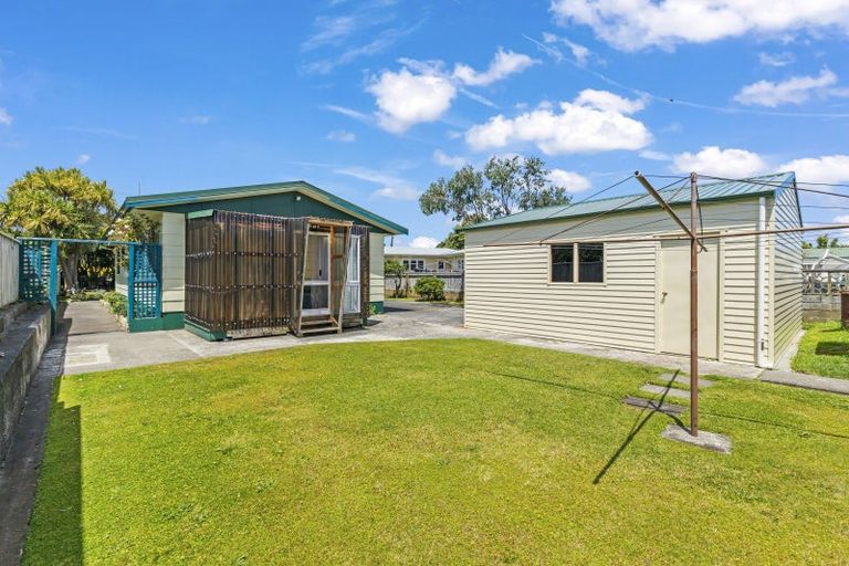 Photo of property in 33 Karewa Street, Castlecliff, Whanganui, 4501