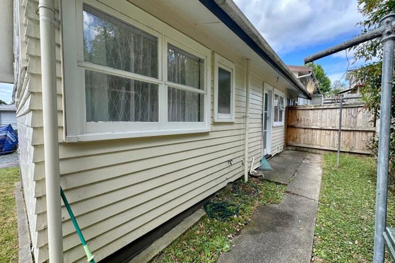 Photo of property in 37 Spence Road, Henderson, Auckland, 0612