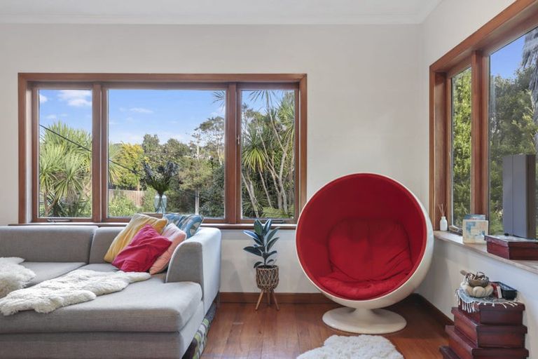 Photo of property in 43 Atkinson Road, Titirangi, Auckland, 0604