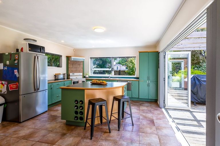 Photo of property in 13 Lookout Drive, Laingholm, Auckland, 0604