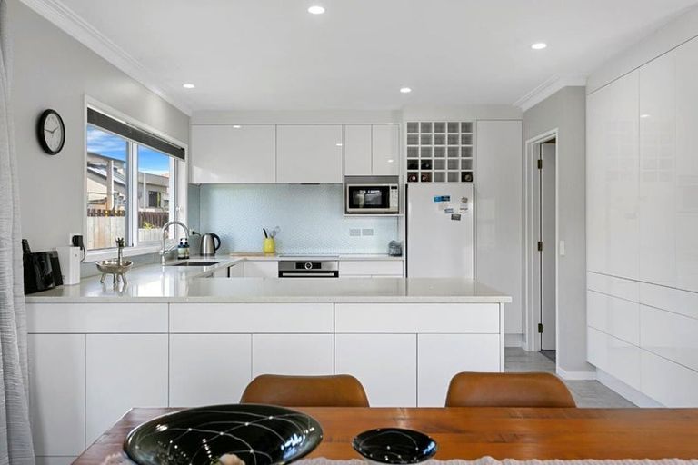 Photo of property in 2 Golders Place, Richmond Heights, Taupo, 3330