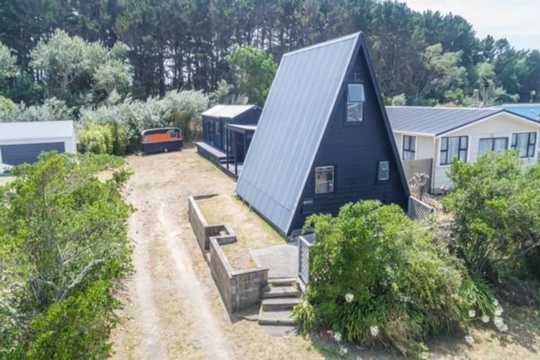 Photo of property in 56 Koputara Road, Himatangi Beach, Foxton, 4891