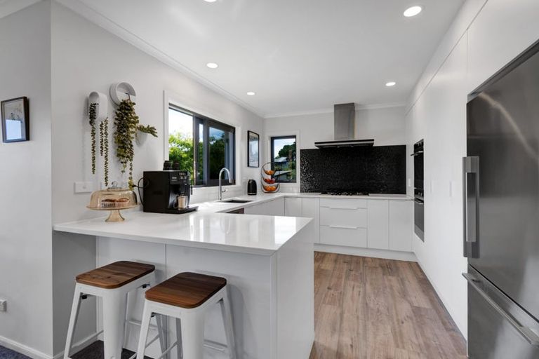 Photo of property in 17 Ashmore Drive, Frankleigh Park, New Plymouth, 4310