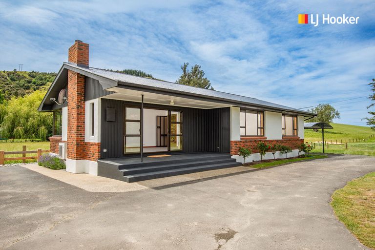 Photo of property in 806 Outram-mosgiel Road, Riverside, Outram, 9073