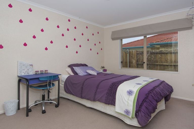 Photo of property in 36 Mcleod Place, Papamoa Beach, Papamoa, 3118