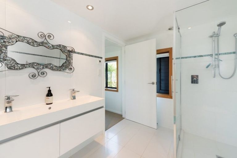 Photo of property in 12 Beach Grove, Omokoroa, 3114