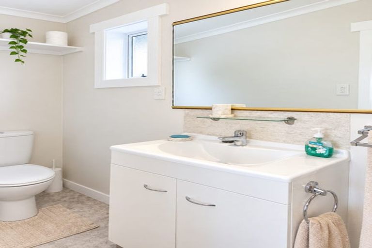 Photo of property in 27 Ngamotu Road, Moturoa, New Plymouth, 4310