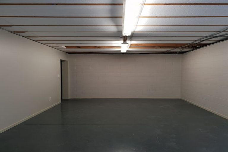 Photo of property in 17 Makiri Street, Helensville, 0800