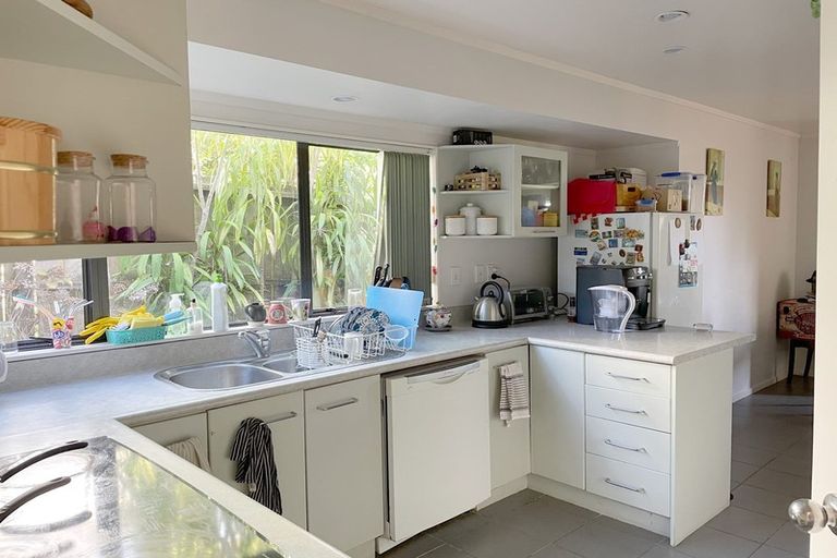 Photo of property in 95 Seaview Road, Glenfield, Auckland, 0629
