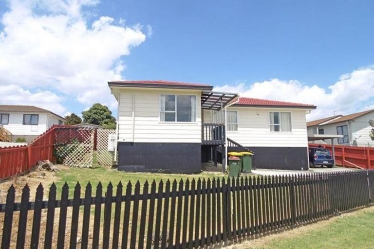 Photo of property in 1/6 Myna Place, Weymouth, Auckland, 2103