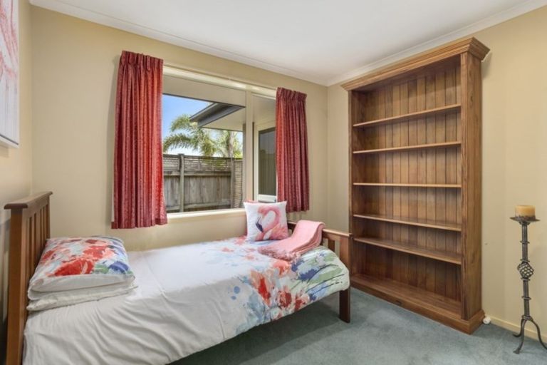 Photo of property in 35 Admirals Court Drive, Greenhithe, Auckland, 0632