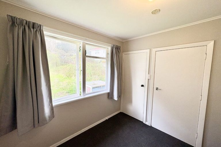 Photo of property in 2a-2b Devon Place, Cannons Creek, Porirua, 5024