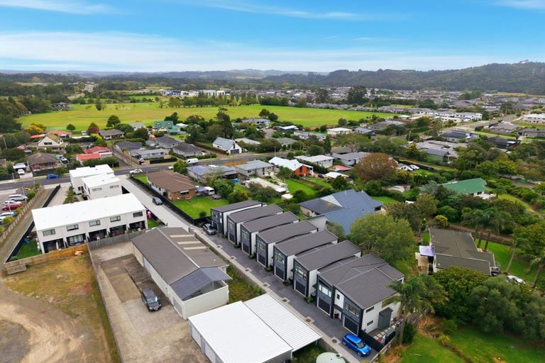 Photo of property in 4/7 Tapu Road, Huapai, Kumeu, 0810