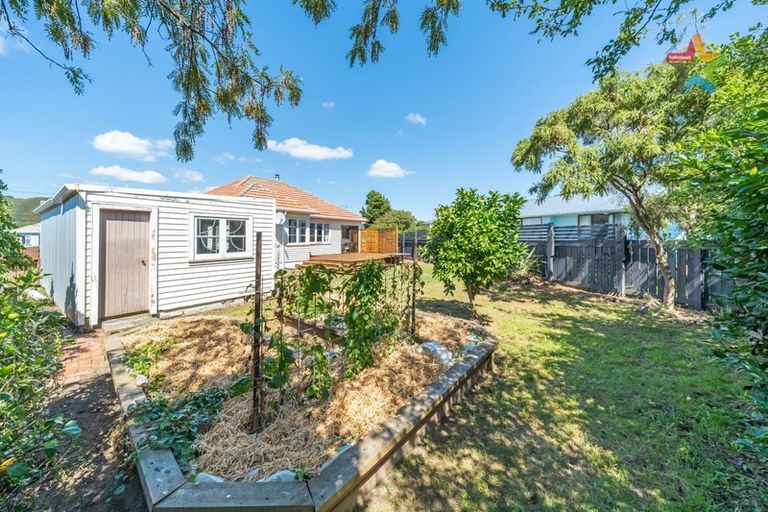 Photo of property in 4 Deans Grove, Taita, Lower Hutt, 5011