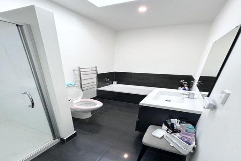 Photo of property in 10 Liberation Road, Papakura, 2110