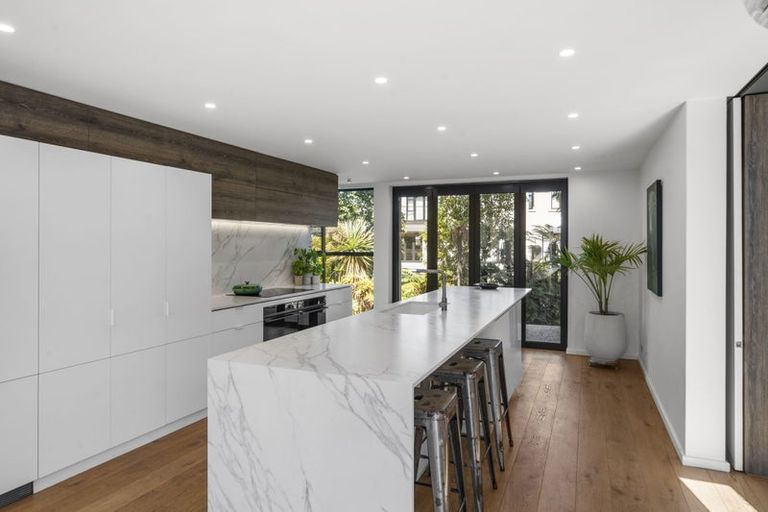 Photo of property in 100 Glandovey Road, Fendalton, Christchurch, 8052