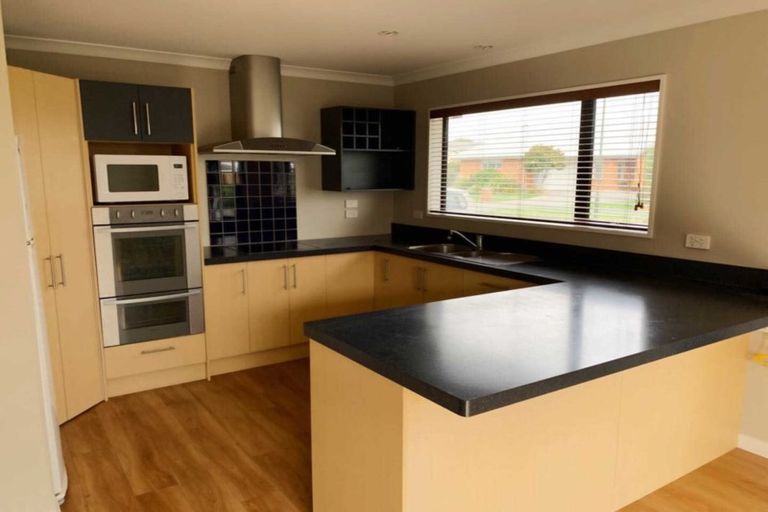 Photo of property in 73 Heathridge Place, Lincoln, 7608