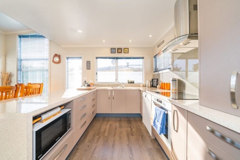 Photo of property in 40 Sunbrae Drive, Silverstream, Upper Hutt, 5019