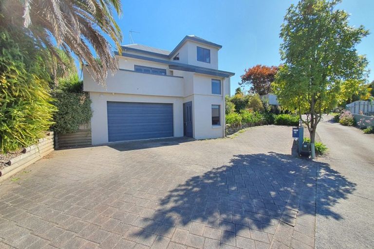 Photo of property in 28 Hollinger Place, Nawton, Hamilton, 3200