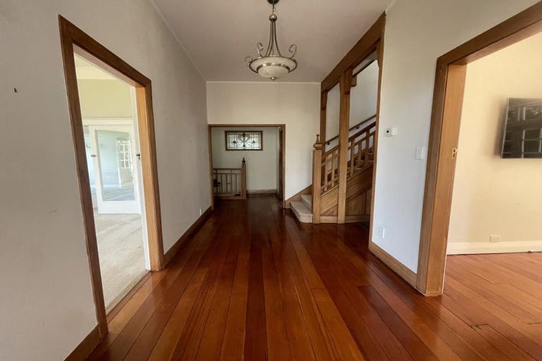 Photo of property in 9 Wadestown Road, Wadestown, Wellington, 6012