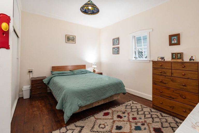 Photo of property in 26 Resolution Street, Lyall Bay, Wellington, 6022