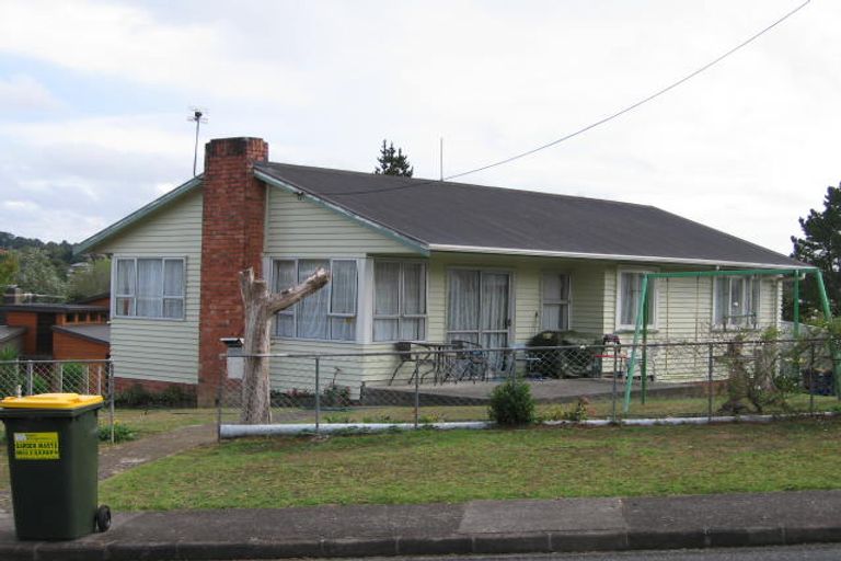 Photo of property in 23 Barron Drive, Green Bay, Auckland, 0604