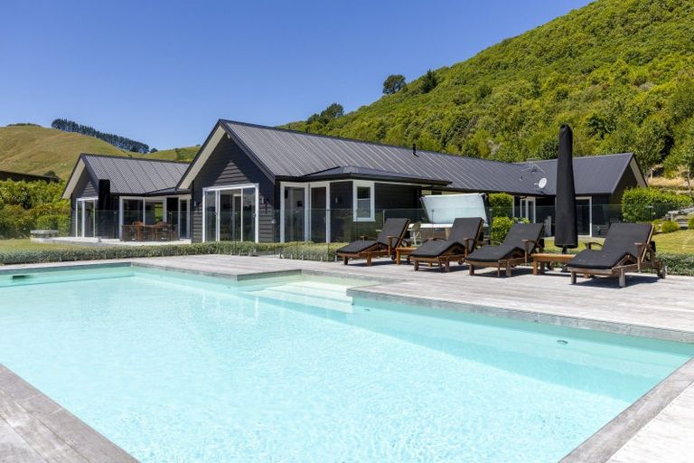 Photo of property in 35 Locheagles Rise, Kinloch, Taupo, 3377