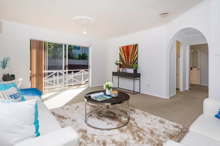 Photo of property in 1/71 Browns Bay Road, Browns Bay, Auckland, 0630