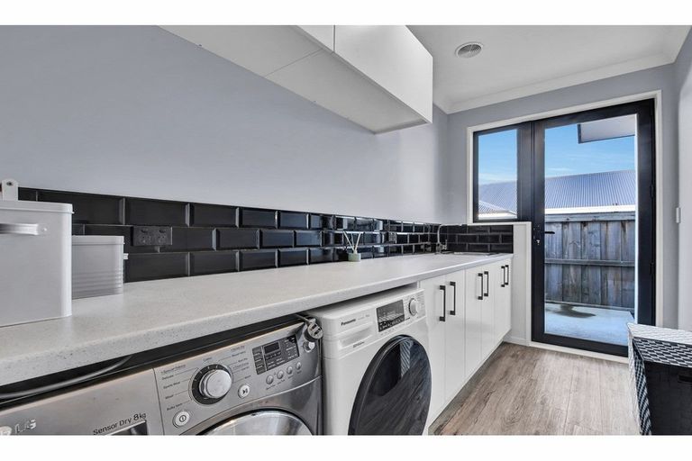 Photo of property in 33 Highgate Drive, Rangiora, 7400