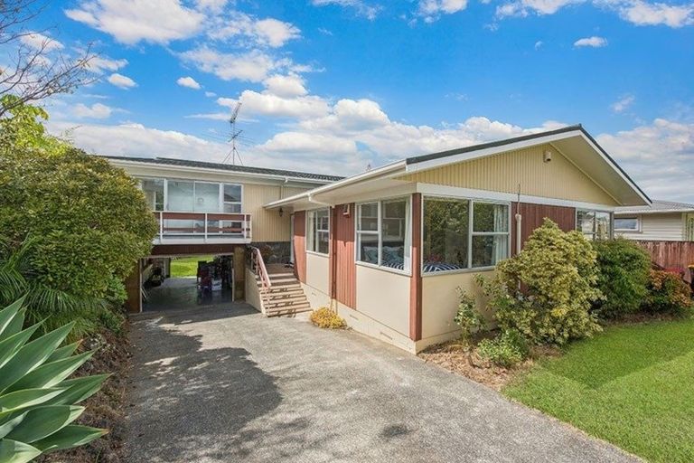 Photo of property in 4 Alton Terrace, Pakuranga Heights, Auckland, 2010