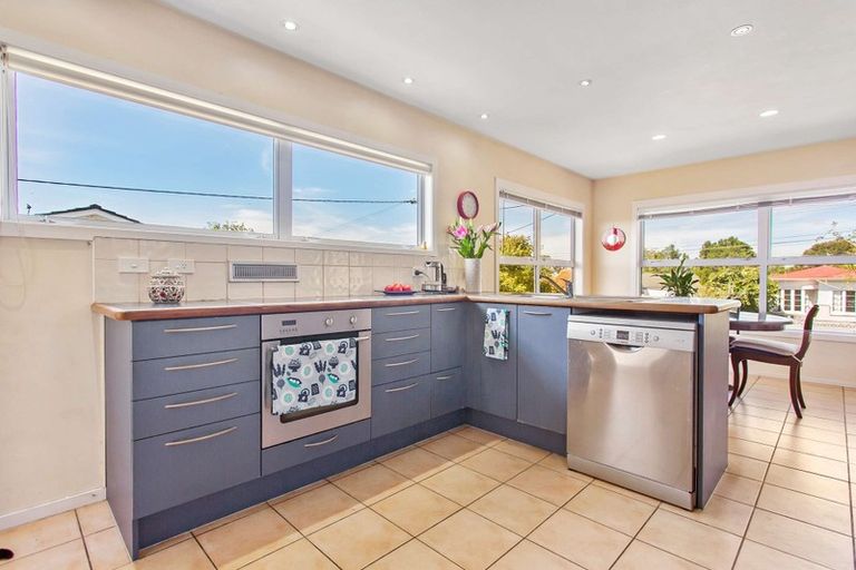 Photo of property in 104 Te Atatu Road, Te Atatu South, Auckland, 0610