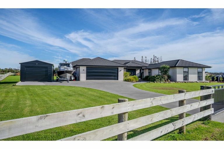 Photo of property in 11 The Lakes Drive, Kerikeri, 0230