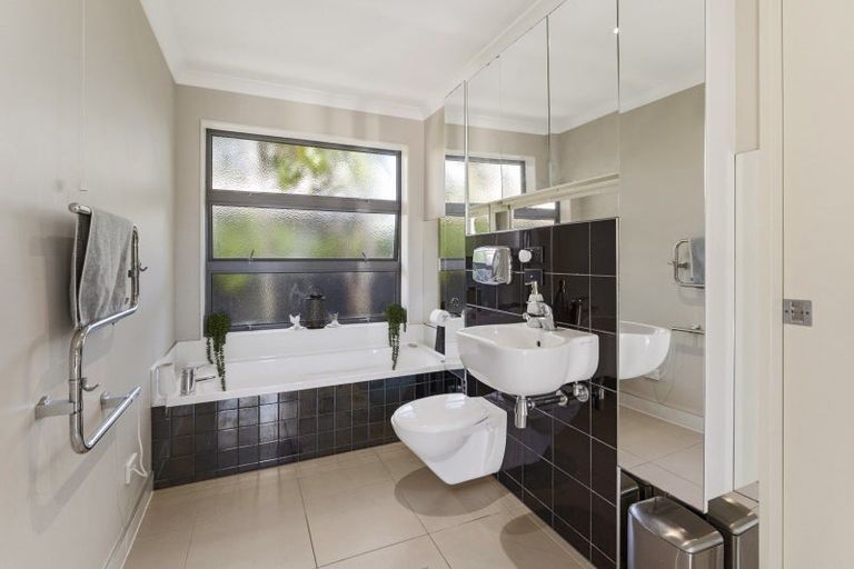 Photo of property in 185 Te Moana Road, Waikanae, 5036