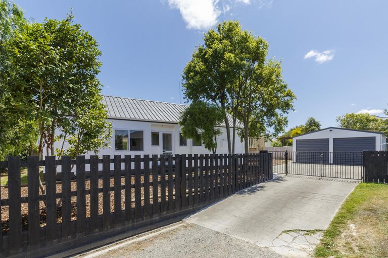 Photo of property in 19 Peppertree Glade, Kelvin Grove, Palmerston North, 4414