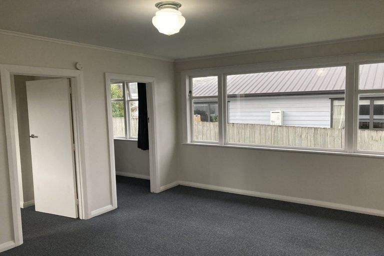 Photo of property in 15 Stamford Park Road, Mount Roskill, Auckland, 1041