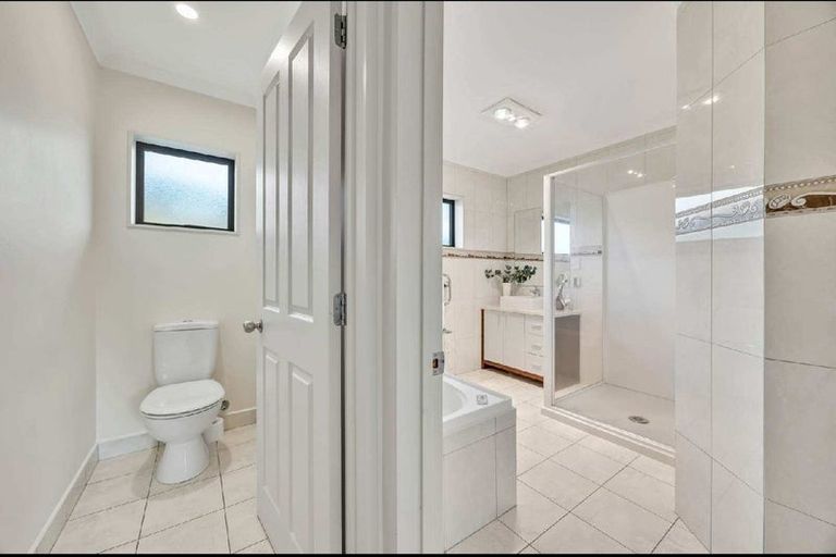 Photo of property in 10 Bonny Crescent, Massey, Auckland, 0614