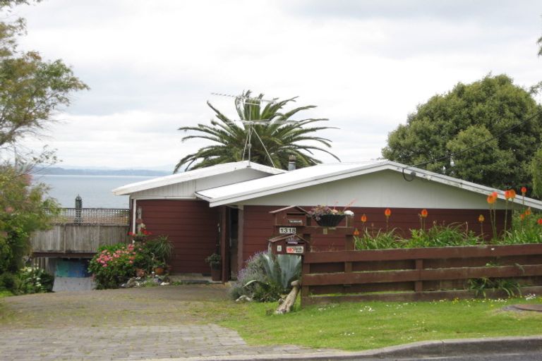 Photo of property in 1318 Whangaparaoa Road, Army Bay, Whangaparaoa, 0930