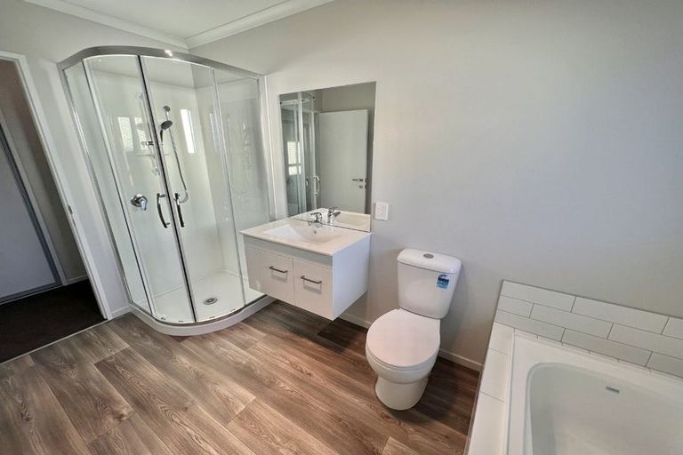 Photo of property in 76 Broadway Parade, Rolleston, 7615