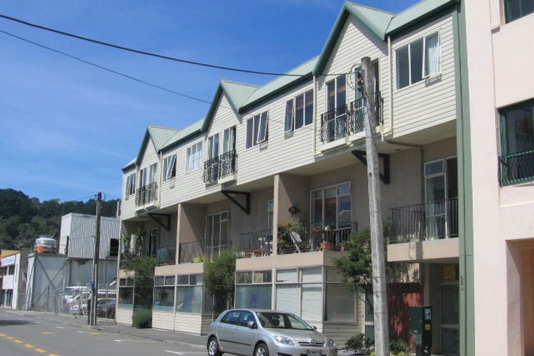 Photo of property in De Vere Apartments, 15/23 Tennyson Street, Te Aro, Wellington, 6011
