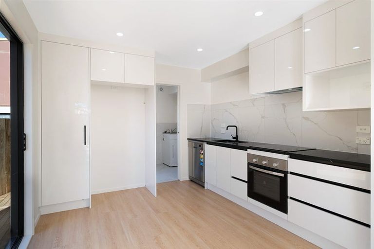 Photo of property in 9/1 Waters Place, New Lynn, Auckland, 0600