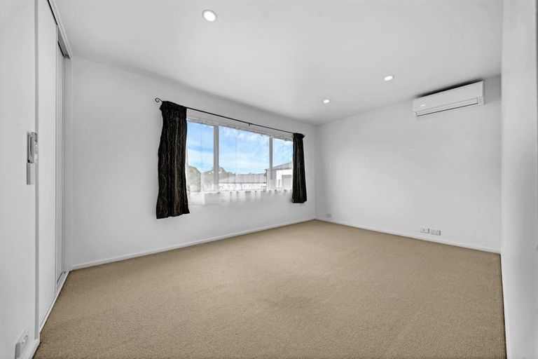 Photo of property in 19 Rakich Place, Henderson, Auckland, 0612