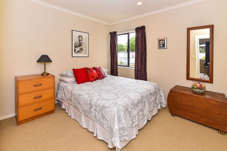 Photo of property in 15 Greta Banks Place, Wattle Downs, Auckland, 2103