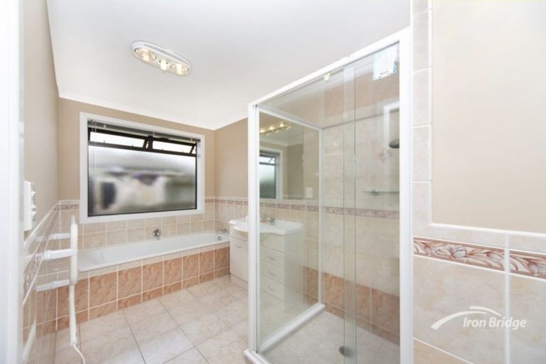 Photo of property in 15 Feeny Crescent, East Tamaki, Auckland, 2013