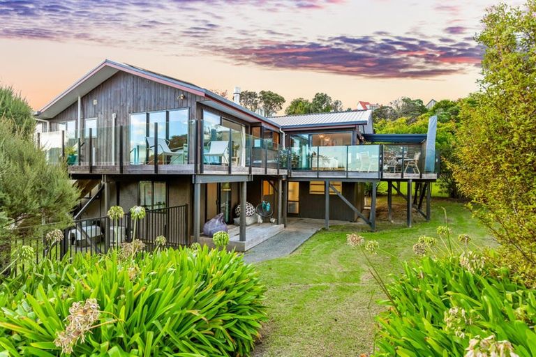 Photo of property in 163 West Harbour Drive, West Harbour, Auckland, 0618