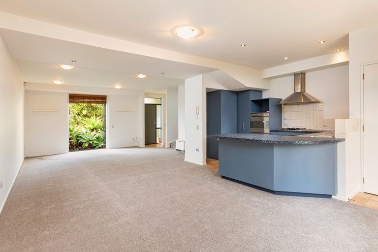 Photo of property in 76 Gunner Drive, Te Atatu Peninsula, Auckland, 0610