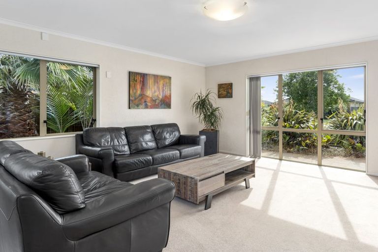 Photo of property in 36 Mcleod Place, Papamoa Beach, Papamoa, 3118