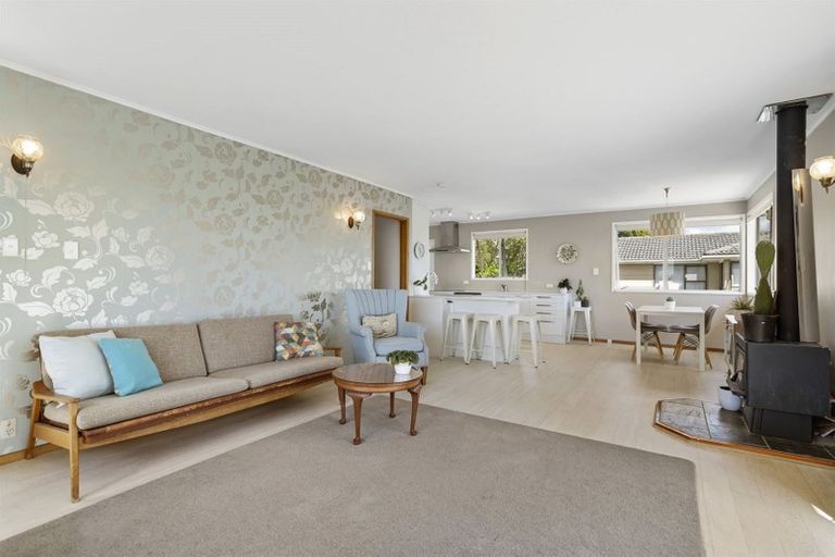 Photo of property in 2/14 Target Road, Totara Vale, Auckland, 0629