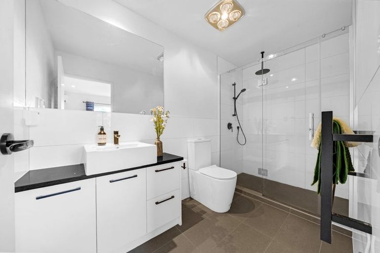 Photo of property in 21 Meritage Lane, Te Atatu South, Auckland, 0610
