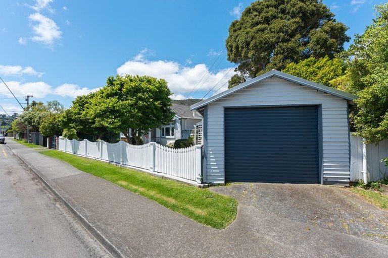 Photo of property in 284 Waiwhetu Road, Fairfield, Lower Hutt, 5011